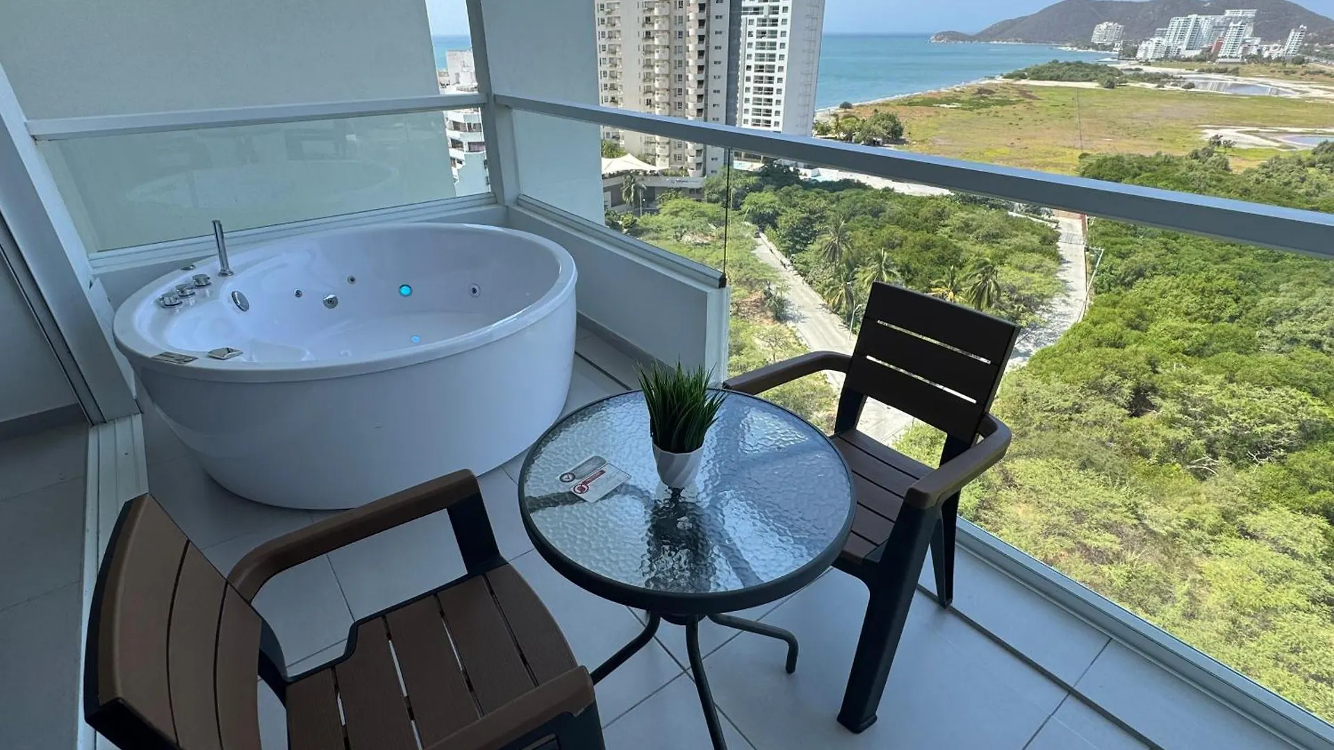 Suite Con Lujoso Jacuzzi, Piso 14 Y Vista Al Mar Santa Marta Kolombiya