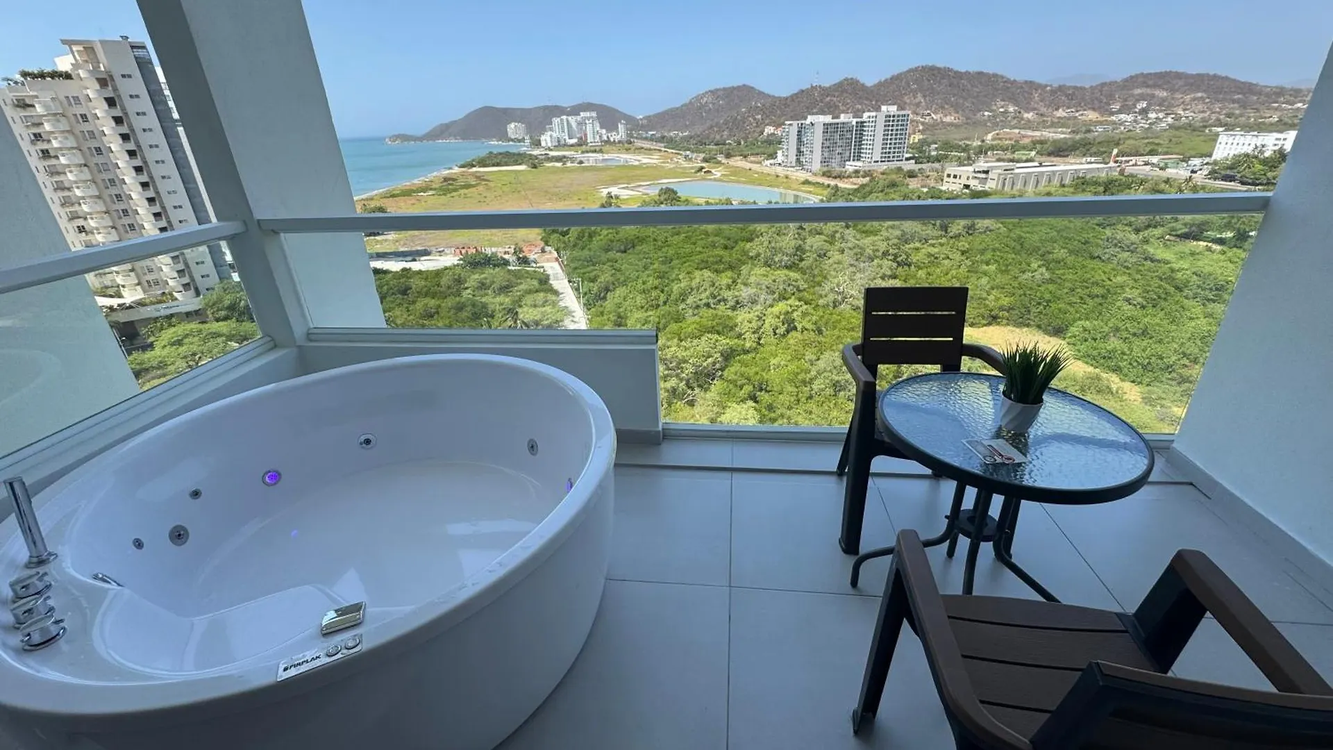 Apartment Suite Con Lujoso Jacuzzi, Piso 14 Y Vista Al Mar Santa Marta