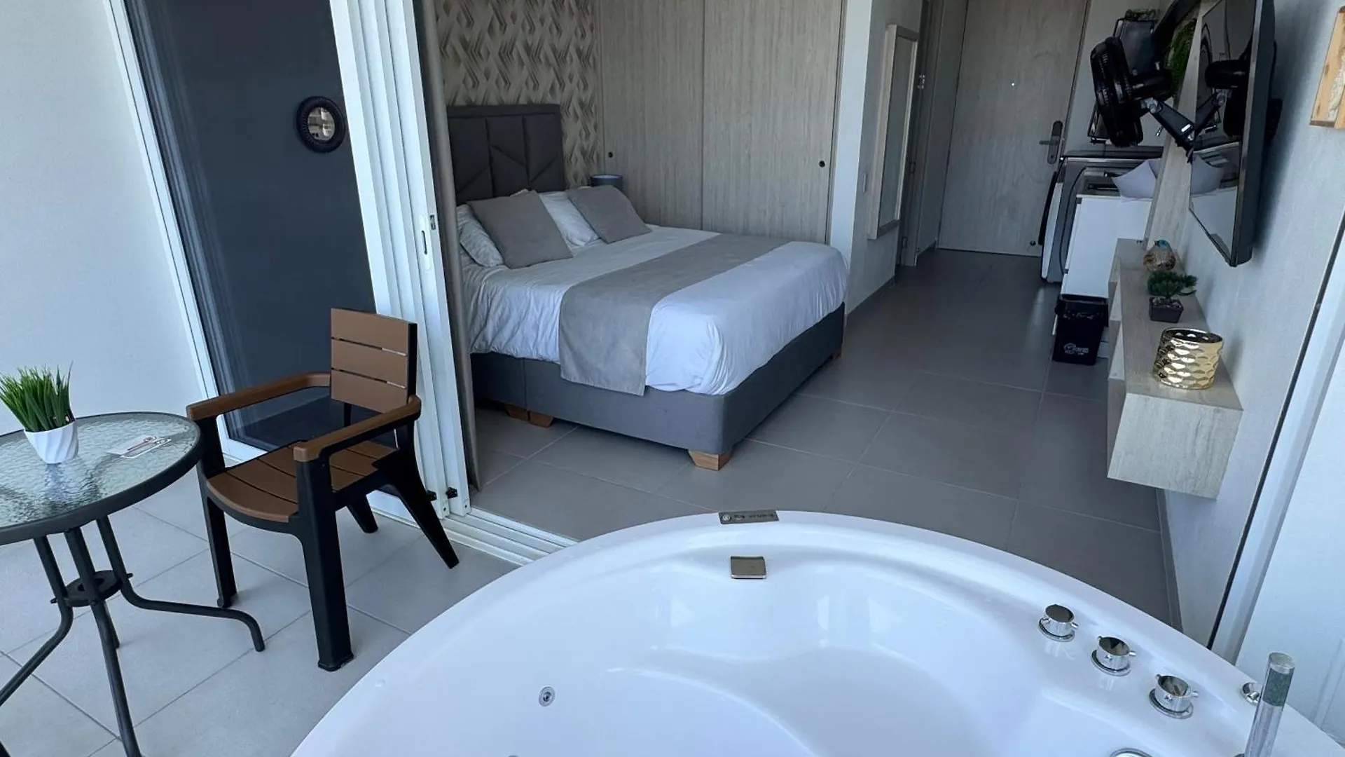 Suite Con Lujoso Jacuzzi, Piso 14 Y Vista Al Mar Santa Marta  0*, Santa Marta (Magdalena)