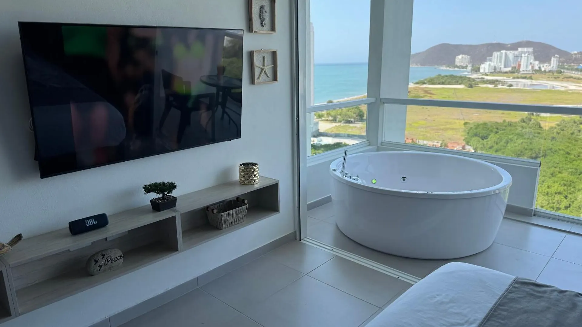 Suite Con Lujoso Jacuzzi, Piso 14 Y Vista Al Mar Santa Marta